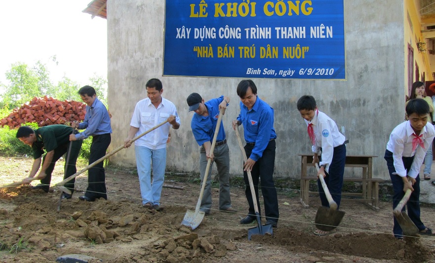 Đoàn Thanh niên Công an huyện Bình Sơn đồng hành cùng học sinh nghèo xã Bình An