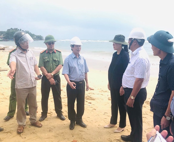 Chủ tịch UBND huyện Bình Sơn kiểm tra công tác phòng chống bão số 9