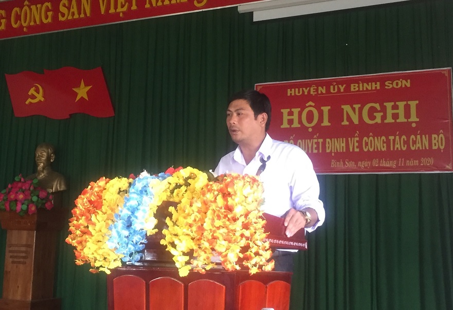 Huyện ủy Bình Sơn công bố quyết định điều động cán bộ về làm Bí thư Đảng ủy xã Bình Hòa và Bình Hải