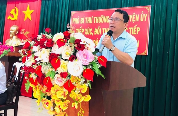 Phó Bí thư thường trực Huyện ủy Bình Sơn tiếp xúc, đối thoại với nhân dân xã Bình Nguyên