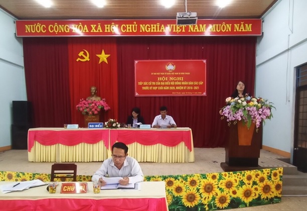 Bà Hà Thị Anh Thư, Phó Trưởng Ban Thường trực Ban Dân vận Tỉnh ủy, đại biểu HĐND tỉnh tiếp xúc cử tri xã Bình Thuận
