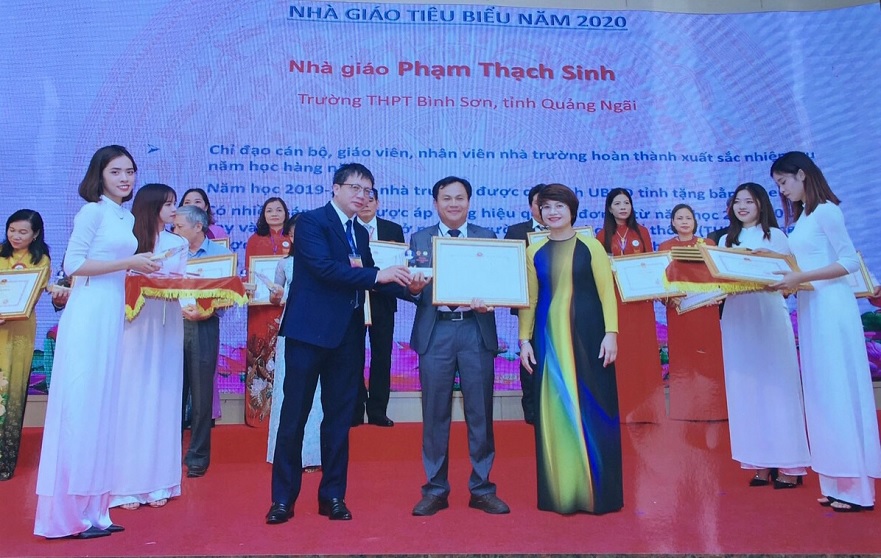 Thầy giáo Phạm Thạch Sinh được tôn vinh Nhà giáo tiêu biểu năm 2020