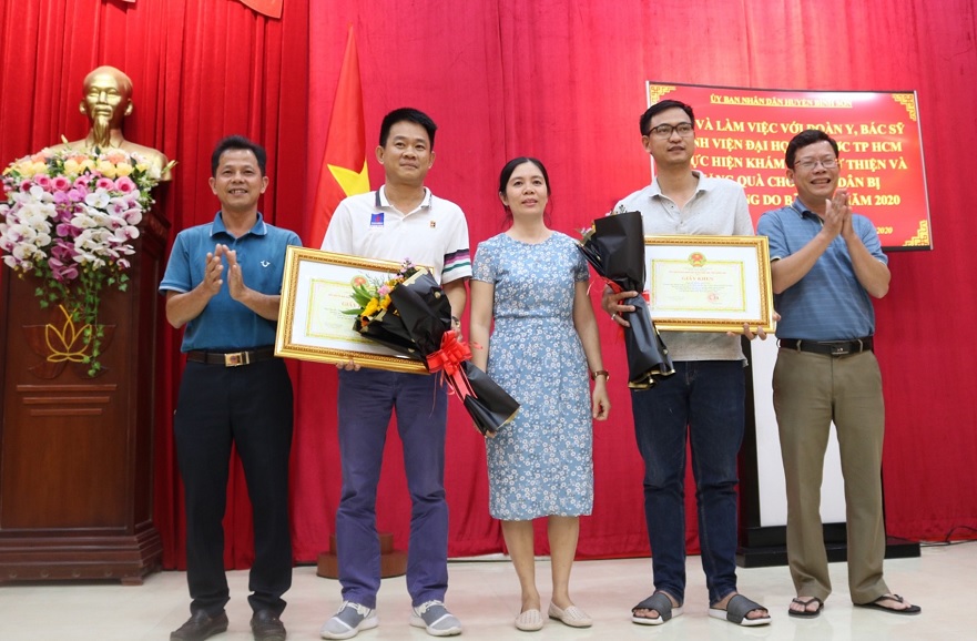 Huyện Bình Sơn gặp mặt cảm ơn Đoàn y, Bác sỹ bệnh viện Đại học y dược TPHCM