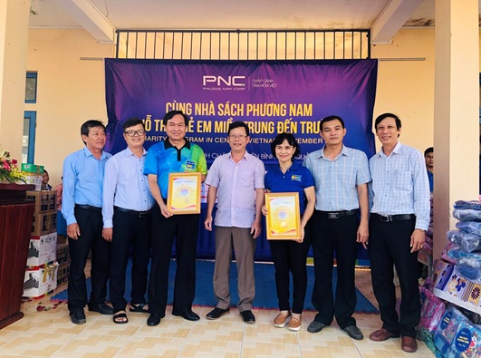 Công ty CP Văn hóa Phương Nam tặng gần 3500 suất quà cho học sinh huyện Bình Sơn