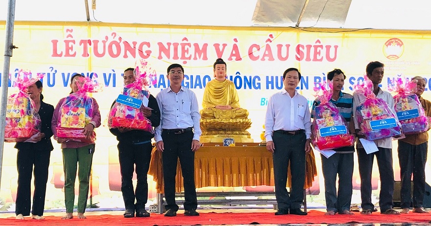 Huyện Bình Sơn tổ chức lễ tưởng niệm và cầu siêu nạn nhân tử vong vì tai nạn giao thông năm 2020