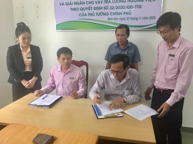 Bình Sơn; Ngân hàng Chính sách xã hội giải ngân cho vay trả lương cho lao động ngừng việc do dịch Covid-19