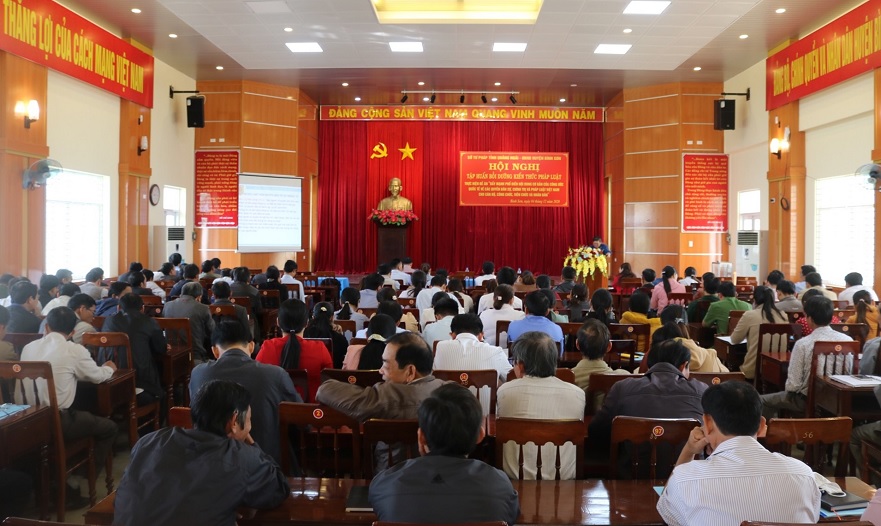UBND Huyện Bình Sơn tổ chức hội nghị bồi dưỡng kiến thức pháp luật