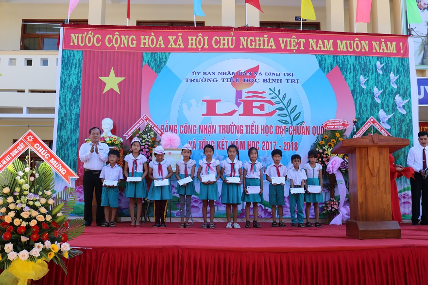 Công nhận Huyện Bình Sơn đạt chuẩn phổ cập giáo dục