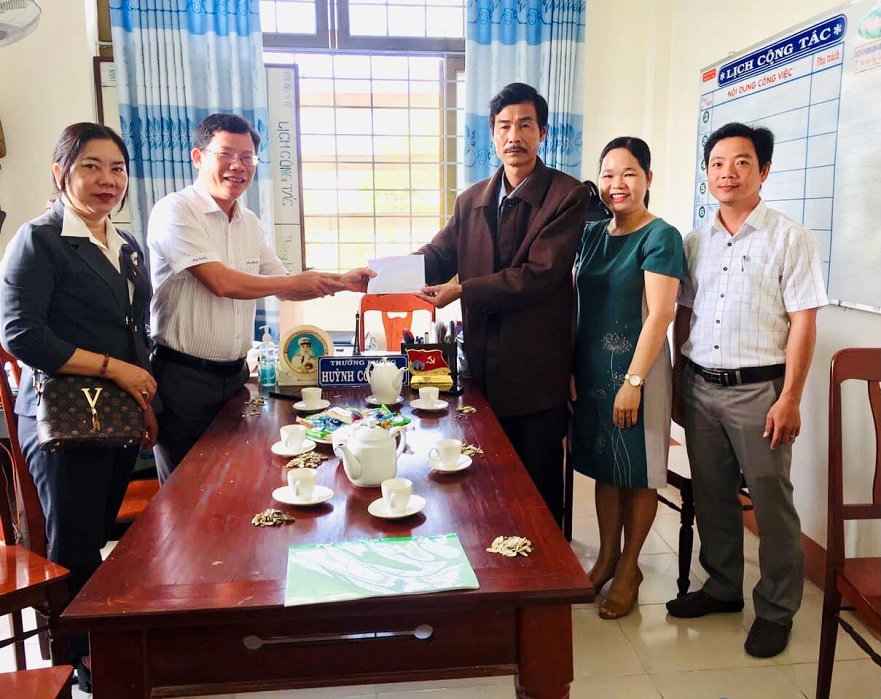 Lãnh đạo huyện Bình Sơn thăm các cơ sở Y tế nhân ngày Thầy thuốc Việt Nam