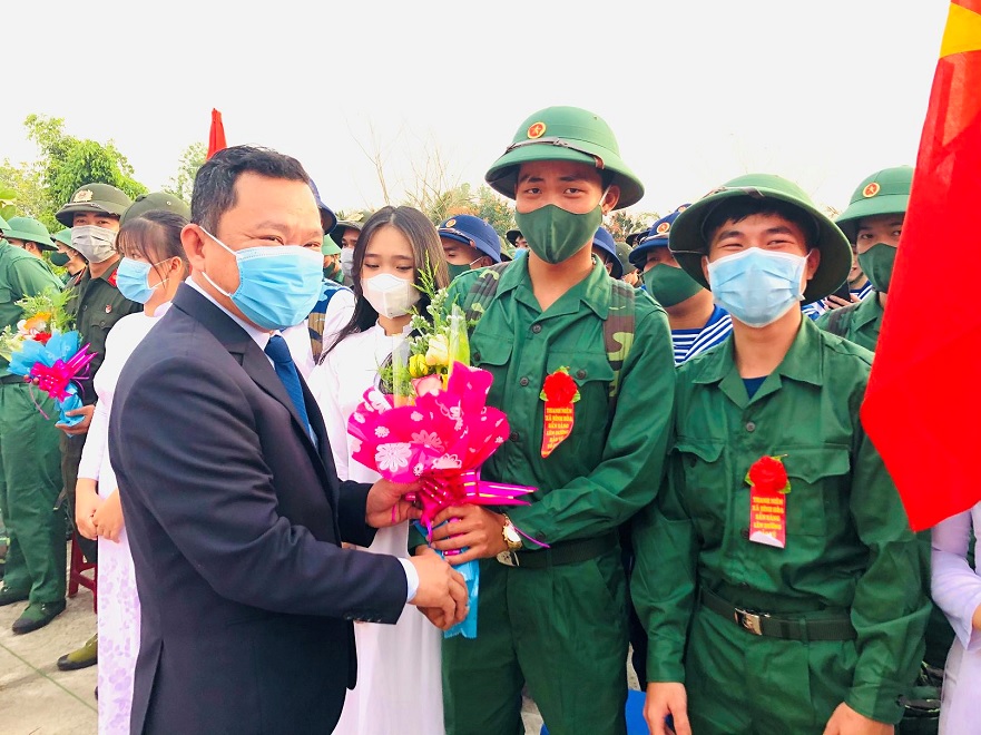 Huyện Bình Sơn tổ chức lễ giao nhận quân 2021