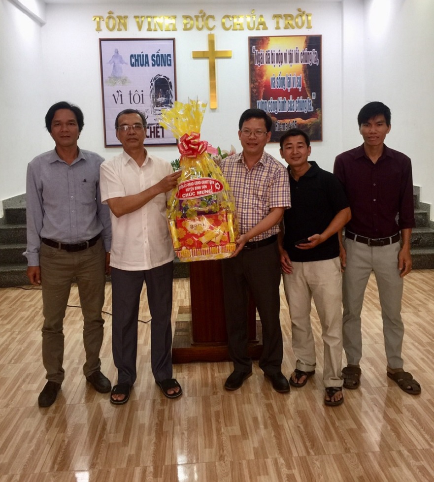 Lãnh đạo huyện thăm các cơ sở tôn giáo trên địa bàn huyện Nhân dịp lễ phục sinh năm 2021