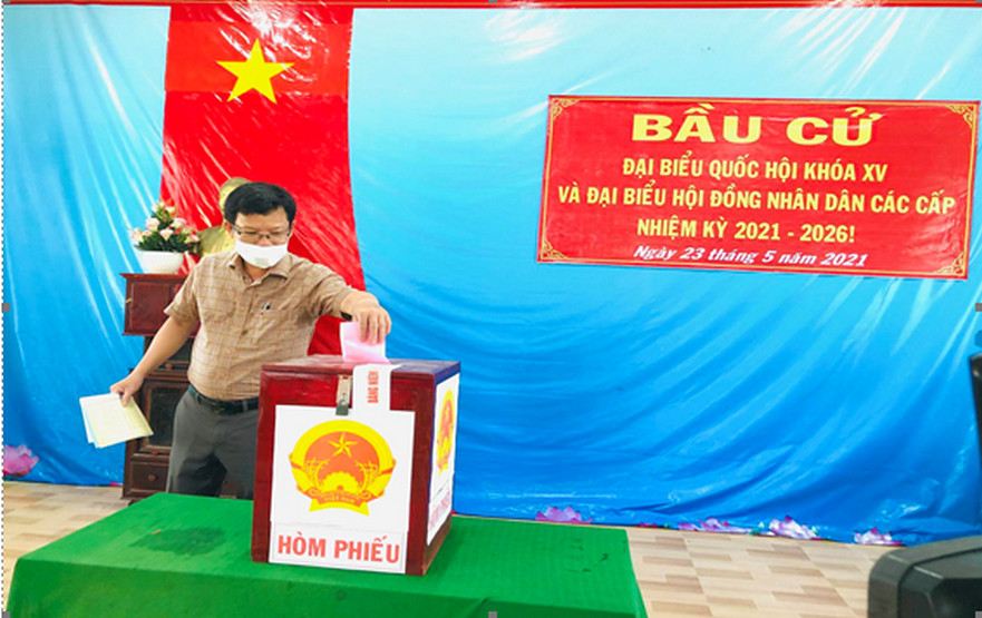 Cử tri Bình Sơn hăng hái tham gia bầu cử