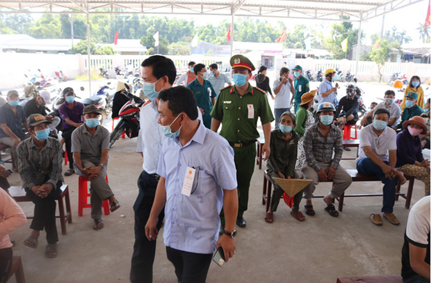 Phó Bí thư Thường trực Huyện ủy Bình Sơn Kiểm tra công tác bầu cử tại các xã trên địa bàn khu kinh tế Dung Quất