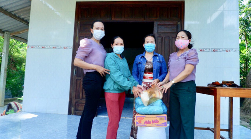 Phụ nữ các xã, thị trấn chung tay phòng chống dịch bệnh Covid-19