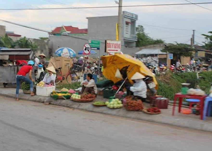 Huyện Bình Sơn; Nghiêm cấm các hoạt động tại chợ tự phát và bán hàng rong trên địa bàn huyện để phòng chống dịch covid 19
