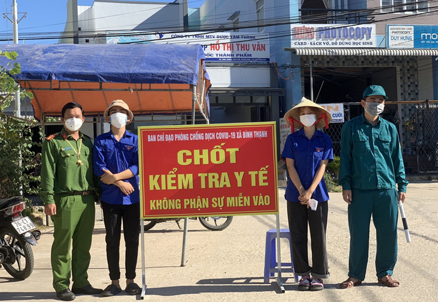 Bình Thạnh lập chốt kiểm tra y tế tại bến cá thôn Hải Ninh