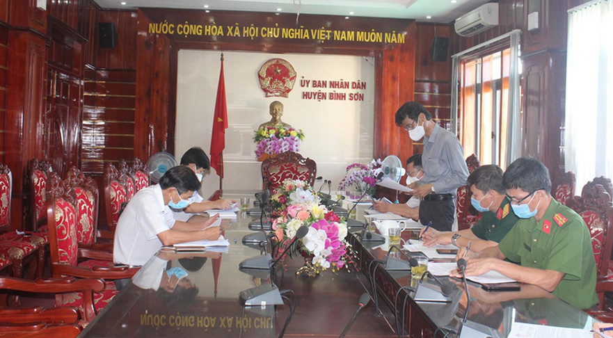 Sở y tế làm việc với huyện Bình Sơn về công tác phòng chống dịch bệnh Covid -19