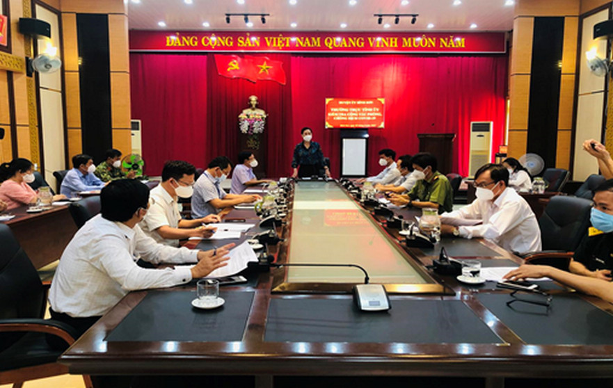 Bí thư Tỉnh ủy Bùi Thị Quỳnh Vân kiểm tra công tác phòng, chống dịch trên địa bàn huyện Bình Sơn