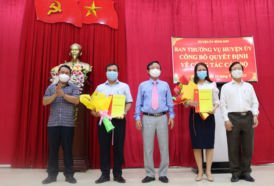 Huyện ủy Bình Sơn; Công bố quyết định điều động, bổ nhiệm hàng loạt cán bộ