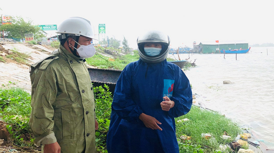 Chủ tịch UBND huyện Bình Sơn-Võ Văn Đồng kiểm tra công tác phòng chống bão số 5 tại các xã ven biển