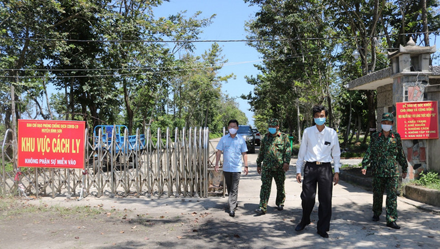 Lãnh đạo huyện Bình Sơn tiếp tục kiểm tra công tác phòng chống dịch tại khu cách ly Thiên Đàng