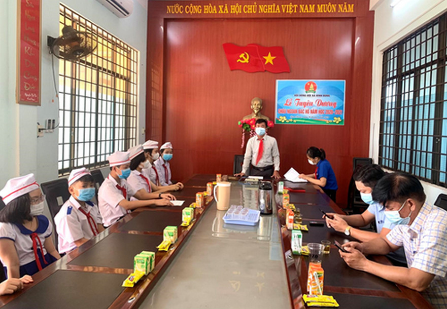 Hội đồng đội xã Bình Đông tổ chức tuyên dương cháu ngoan Bác Hồ