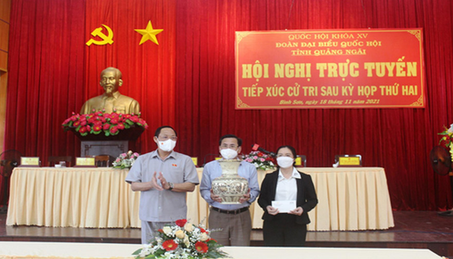 Đoàn đại biểu Quốc hội tỉnh tiếp xúc cử tri tại huyện Bình Sơn