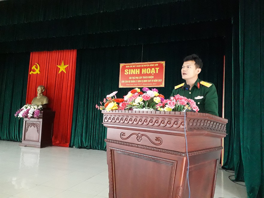 Ban CHQS huyện Bình Sơn sinh hoạt, chi trả phụ cấp trách nhiệm quý IV năm 2021 cho DBĐV
