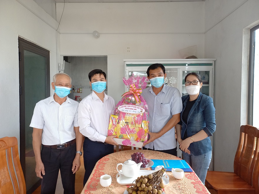 Ủy ban MTTQ Việt Nam huyện thăm các cơ sở tôn giáo nhân dịp lễ giáng sinh 2021