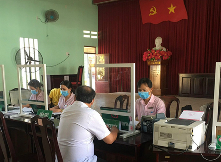 Phòng giao dịch NHCSXH huyện Bình Sơn thực hiện giảm lãi suất cho vay các chương trình tín dụng