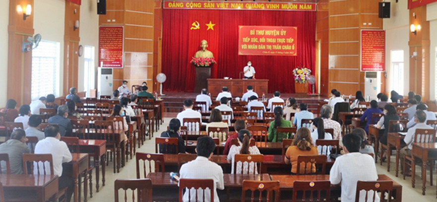 Tỉnh ủy viên-Bí thư Huyện ủy Bình Sơn tiếp xúc, đối thoại trực tiếp với nhân dân Thị trấn Châu Ổ