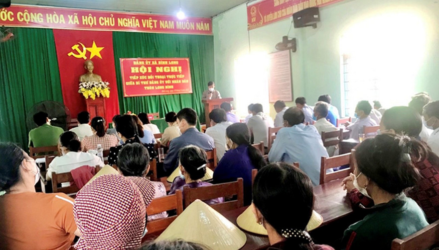Bí thư Đảng ủy xã Bình Long đối thoại với nhân dân thôn Long Bình