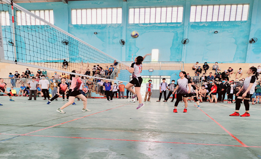 Phụ nữ Huyện Bình Sơn tổ chức thành công giải bóng chuyền truyền thống lần thứ XIV