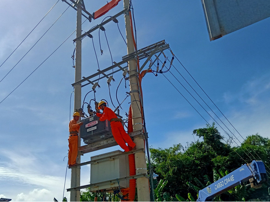 Điện lực Bình Sơn: Cải tạo lưới điện gắn với xây dựng nông thôn mới