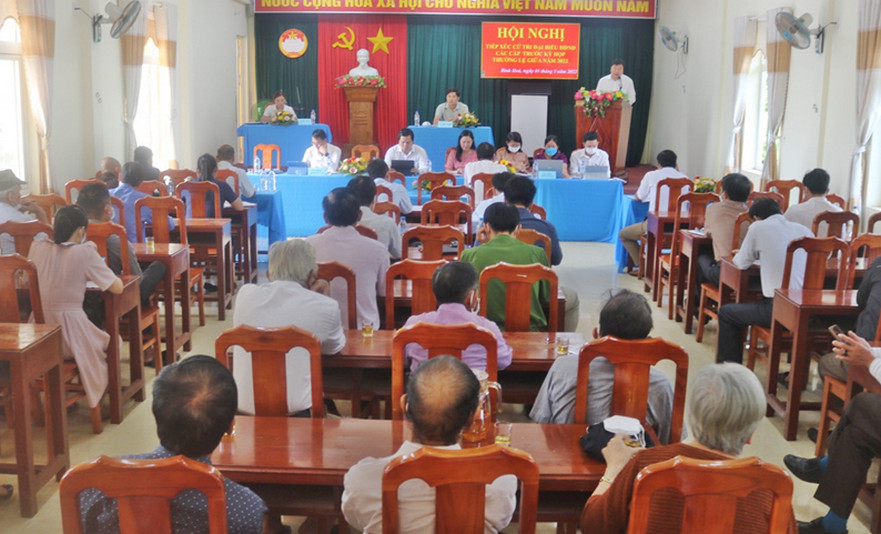 Đại biểu Hội đồng nhân dân tỉnh, huyện Bình Sơn tiếp xúc cử tri xã Bình Hòa