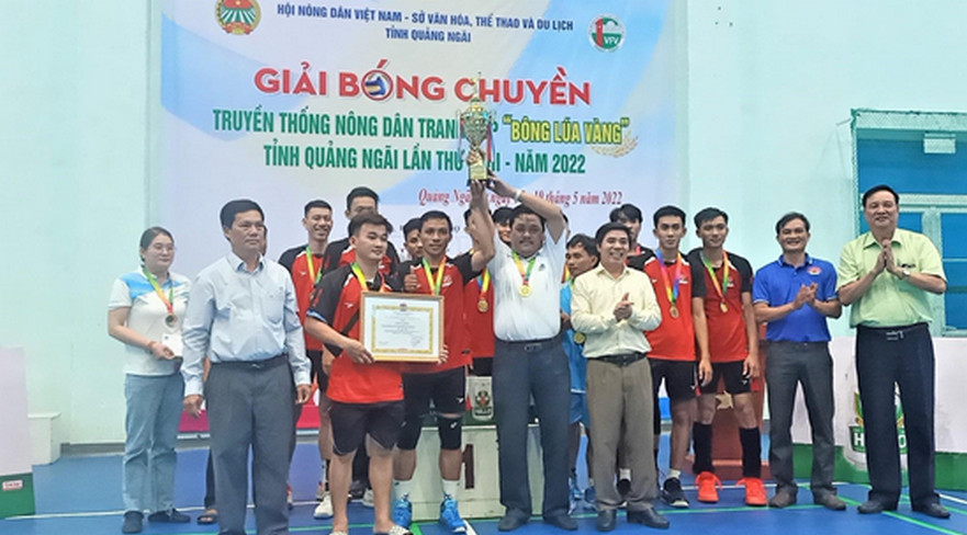 Bình Sơn vô địch giải Bóng chuyền truyền thống Nông dân tranh Cúp “Bông lúa vàng” năm 2022