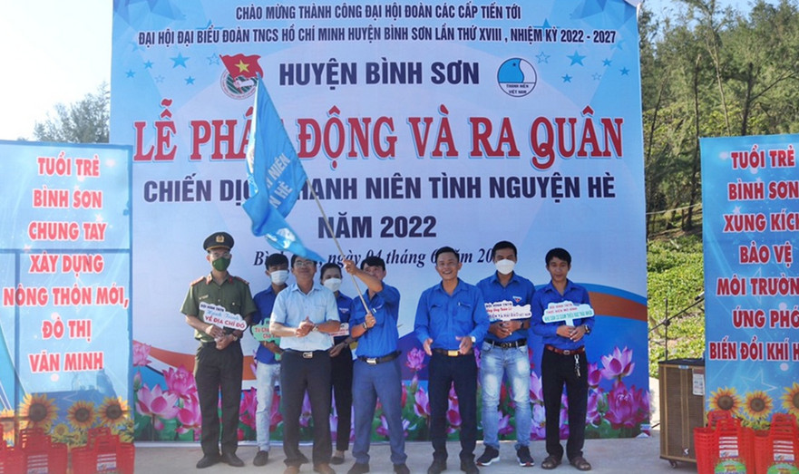Huyện Bình Sơn phát động và ra quân chiến dịch tình nguyện hè năm 2022