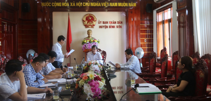 Huyện Bình Sơn làm việc giải quyết liên quan đến việc giao đất tái định cư cho các hộ dân thuộc dự án dự án mở rộng quốc lộ 1A