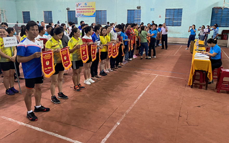 LĐLĐ huyện Bình Sơn tổ chức thành công giải cầu lông truyền thống CNVCLĐ năm 2022