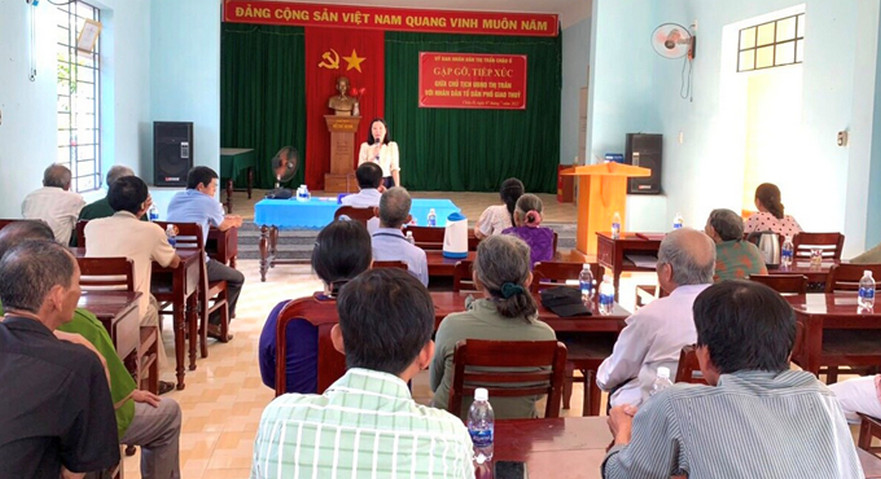 Huyện ủy viên, Chủ tịch UBND Thị trấn Châu Ổ gặp gỡ tiếp xúc với nhân dân tổ dân phố Giao Thủy