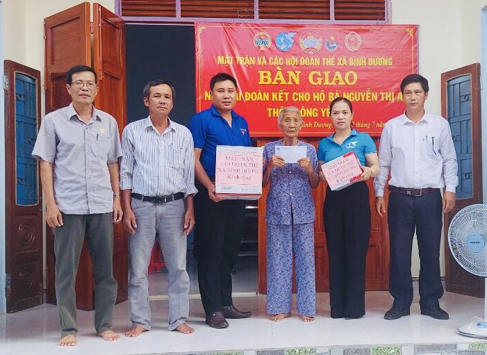 Ủy ban MTTQ Việt Nam xã Bình Dương tổ chức nghiệm thu bàn giao nhà đại đoàn kết