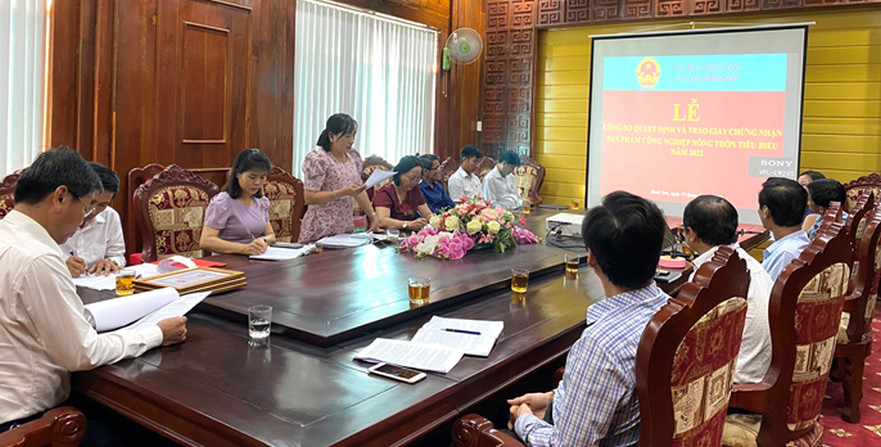 Bình Sơn: Tổ chức lễ công bố quyết định và trao giấy chứng nhận sản phẩm công nghiệp nông thôn tiêu biểu năm 2022