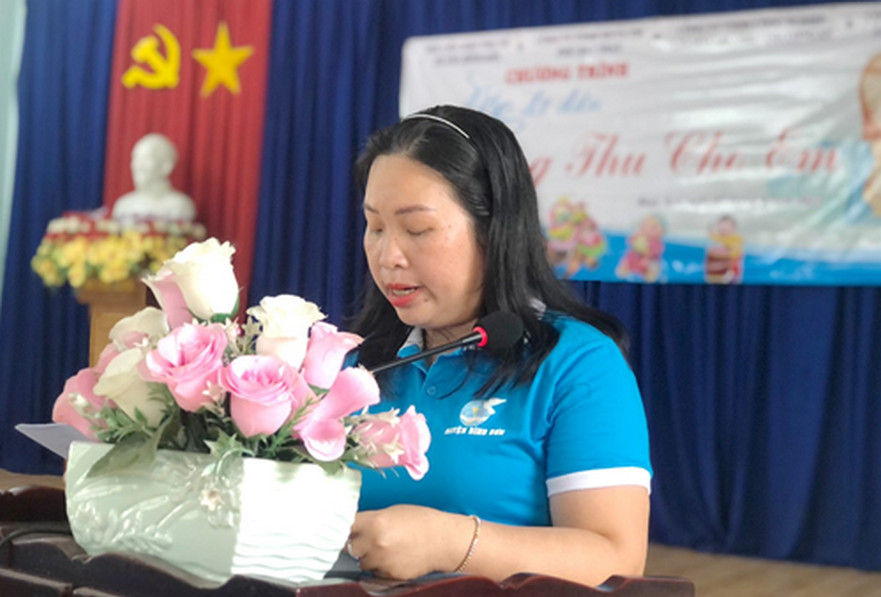 Hội phụ nữ Bình Sơn tổ chức Chương trình Mẹ đỡ đầu – Trung thu cho em
