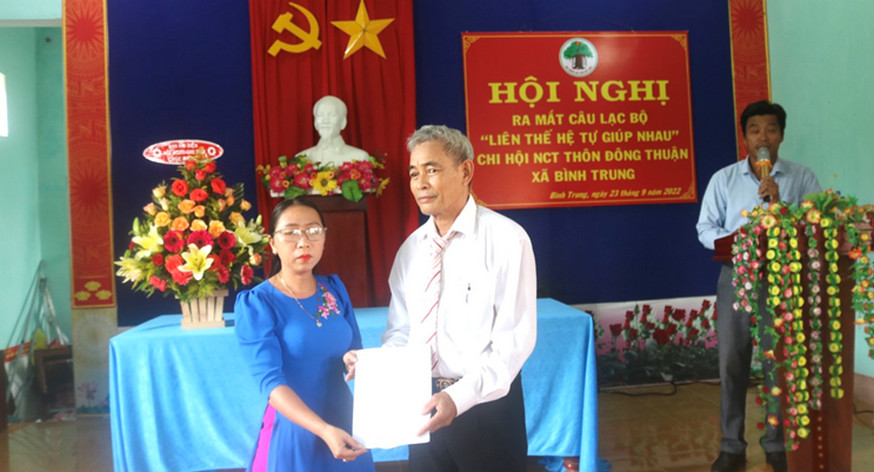 Thôn Đông Thuận, xã Bình Trung: Ra mắt câu lạc bộ Liên thế hệ tự giúp nhau