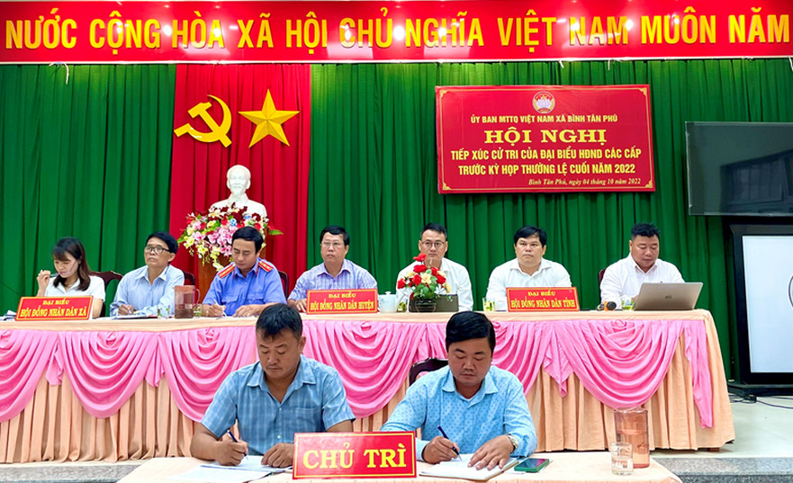 Phó Chủ tịch UBND tỉnh Trần Phước Hiền tiếp xúc cử tri xã Bình Tân Phú