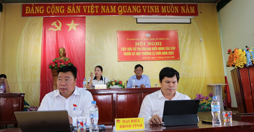 Phó Chủ tịch UBND Tỉnh Trần Phước Hiền tiếp xúc cử tri xã Bình Hải.
