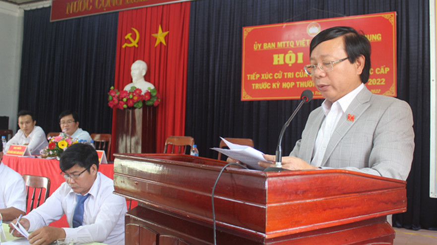 Bí thư Huyện ủy Bình Sơn-Lương Kim Sơn tiếp xúc cử tri xã Bình Trung