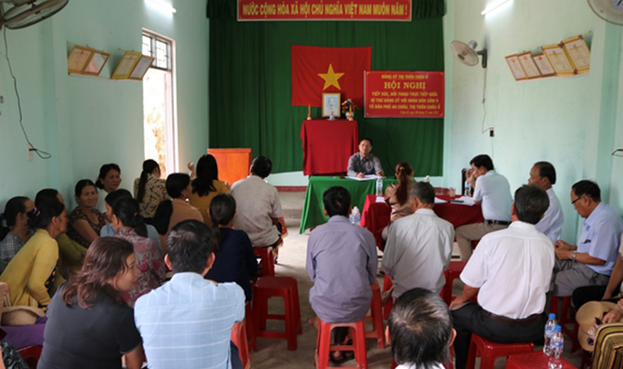 Bí thư Đảng ủy Thị trấn Châu Ổ tiếp xúc đối thoại với nhân dân xóm 9, TDP An Châu