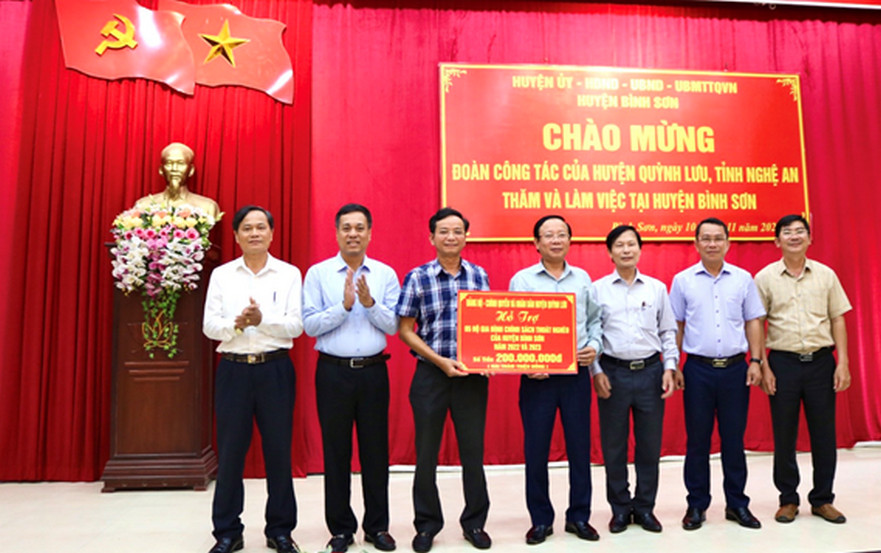 Đoàn công tác huyện Quỳnh Lưu, tỉnh Nghệ An thăm và làm việc tại huyện Bình Sơn