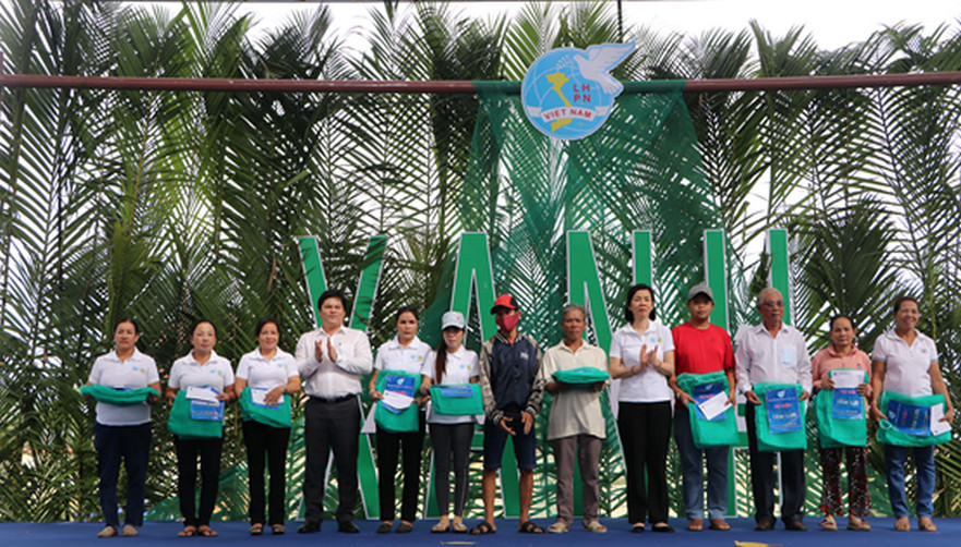 Bình Sơn: tổ chức chương trình: “Tấm lưới xanh - Chung tay bảo vệ môi trường biển góp phần xây dựng nông thôn mới”